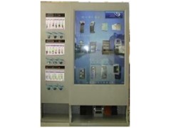 灰色自動擦鞋手機充電站